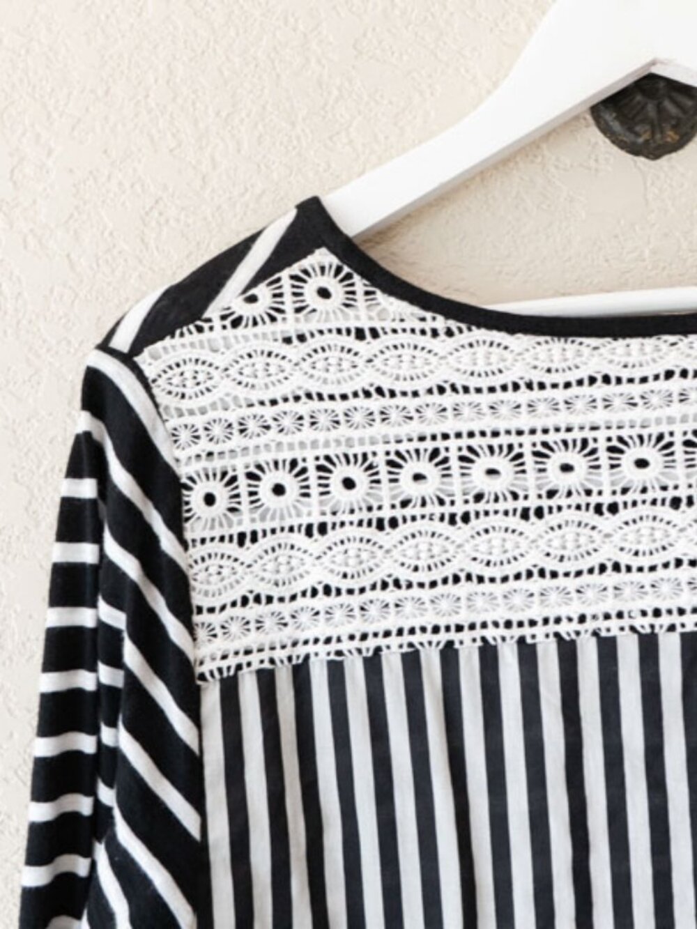 Chico’s Black White Stripe Lace Back Hi Lo Top Medium 100% Cotton Nautical - Picture 9 of 12